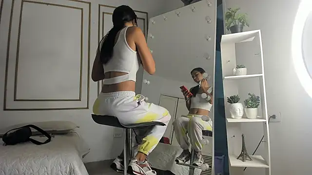 emily gaviria1 online show from April 2026 12:10:01 PM