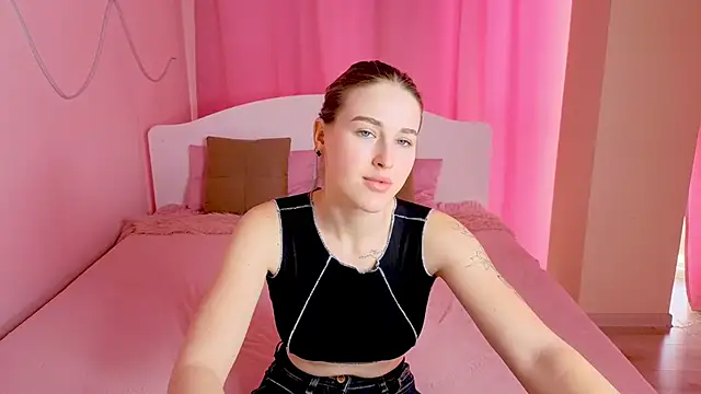 Snapshot of Violettta_doll chatting on March 2026 10:33:01 AM Violettta doll online show from March 2026 10:33:01 AM