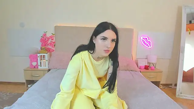 TiffanyHhot online show from April 2026 12:28:01 PM