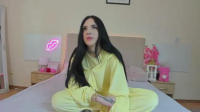 TiffanyHhot online show from April 2026 12:36:01 PM