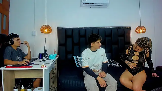 nobodyknows01 online show from February 2026 12:38:01 PM