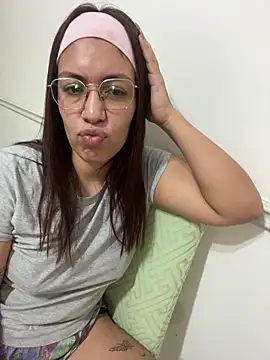 Snapshot of DimeAria chatting on March 2026 02:52:01 PM DimeAria online show from March 2026 02:52:01 PM