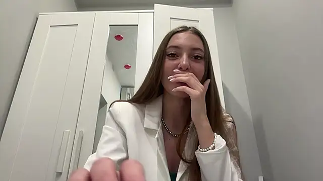 selena favn online show from March 2026 03:44:01 AM