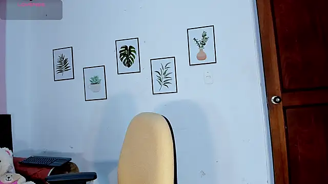 KimTaylorW online show from April 2026 12:44:01 AM