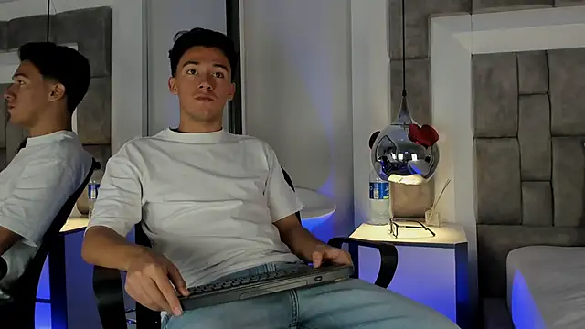 Snapshot of Austin_Reedss chatting on March 2026 12:11:01 PM Austin Reedss online show from March 2026 12:11:01 PM