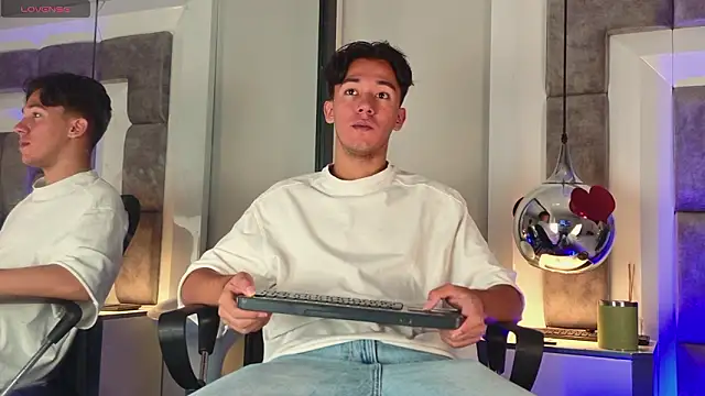 Snapshot of Austin_Reedss chatting on March 2026 01:15:02 PM Austin Reedss online show from March 2026 01:15:02 PM