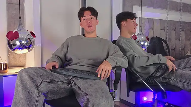 Snapshot of Austin_Reedss chatting on April 2026 12:50:01 PM Austin Reedss online show from April 2026 12:50:01 PM