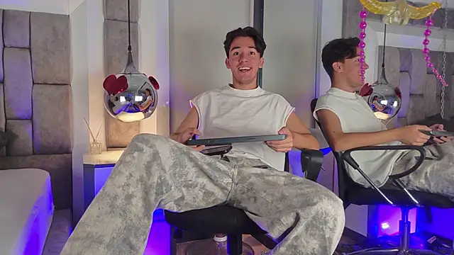 Snapshot of Austin_Reedss chatting on April 2026 01:19:01 PM Austin Reedss online show from April 2026 01:19:01 PM