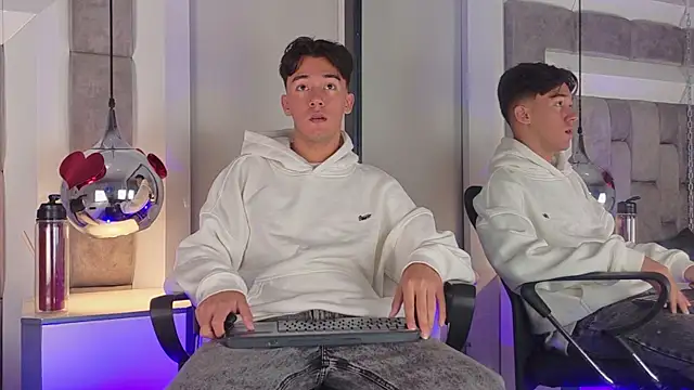 Snapshot of Austin_Reedss chatting on April 2026 01:22:01 PM Austin Reedss online show from April 2026 01:22:01 PM