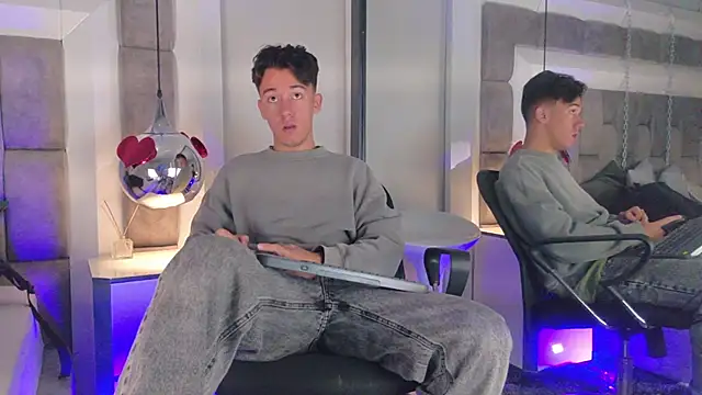 Snapshot of Austin_Reedss chatting on April 2026 02:00:02 PM Austin Reedss online show from April 2026 02:00:02 PM