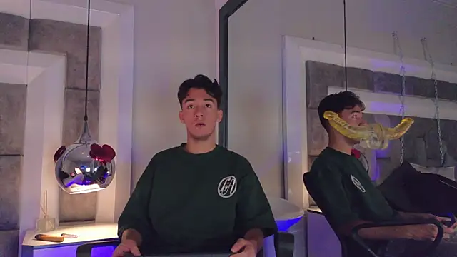 Snapshot of Austin_Reedss chatting on April 2026 12:21:02 PM Austin Reedss online show from April 2026 12:21:02 PM