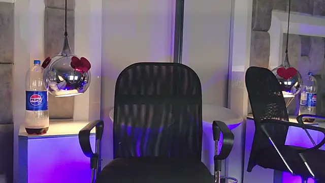 Snapshot of Austin_Reedss chatting on April 2026 12:43:01 PM Austin Reedss online show from April 2026 12:43:01 PM