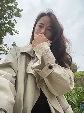 Mia-lp online show from April 2026 01:28:02 AM