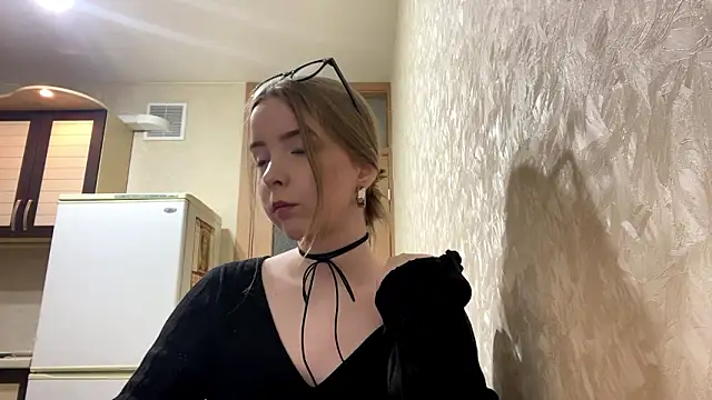 Snapshot of HillaryZelek chatting on February 2026 04:08:01 PM HillaryZelek online show from February 2026 04:08:01 PM