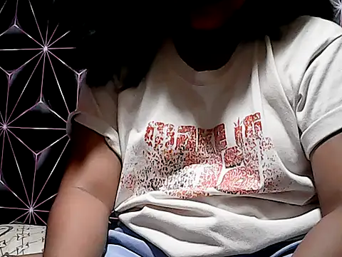 Snapshot of Flowerbebe chatting on June 2026 01:11:01 PM Flowerbebe online show from June 2026 01:11:01 PM