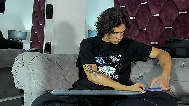 TonyBenedetti online show from April 2026 09:39:33 PM