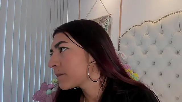 Sara funy online show from April 2026 11:44:01 AM