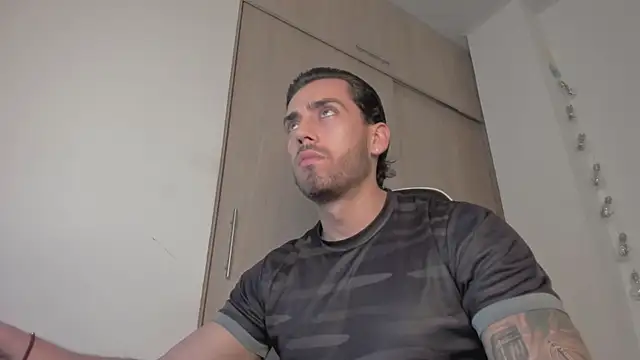 Axel  Blaze online show from April 2026 12:58:02 PM