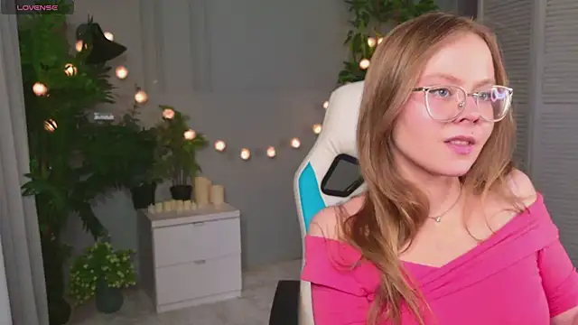 Sophie Peach  online show from April 2026 02:55:02 PM