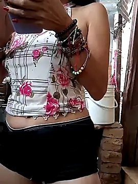 yuliitza4 online show from March 2026 02:32:01 PM