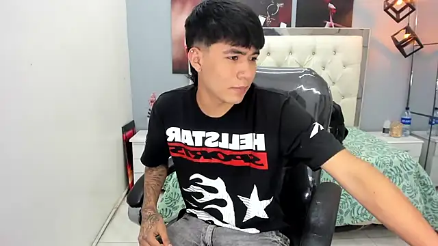 Snapshot of Thiago_collinss chatting on May 2026 10:44:02 PM Thiago collinss online show from May 2026 10:44:02 PM