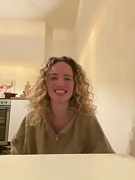 Snapshot of curlyirishgirl chatting on March 2026 04:03:01 AM curlyirishgirl online show from March 2026 04:03:01 AM