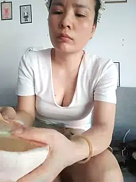 Ivy Trix2 online show from June 2026 09:18:01 AM