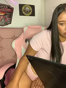 Snapshot of MorenaQueen- chatting on February 2026 06:18:01 PM MorenaQueen- online show from February 2026 06:18:01 PM