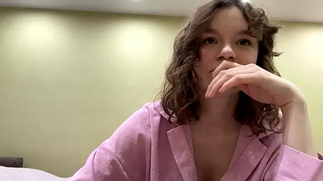 AliveCute online show from March 2026 05:28:02 PM