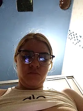 Snapshot of single_kitten chatting on March 2026 12:28:01 PM single kitten online show from March 2026 12:28:01 PM