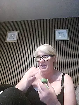 FlirtyFleur-x online show from June 2026 09:20:02 PM