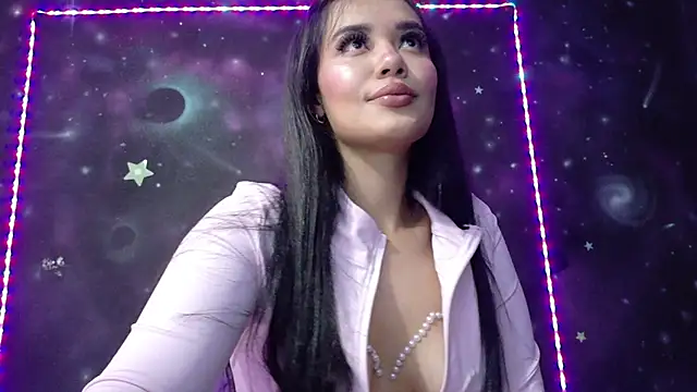 ValentinaRojass  online show from April 2026 06:11:02 PM