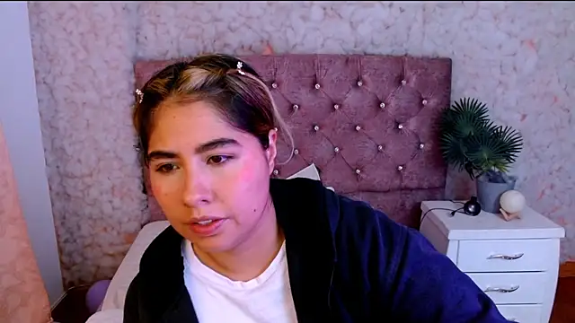 Sofiazaf  online show from March 2026 12:43:01 PM