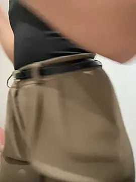 Snapshot of Luarin chatting on February 2026 11:28:02 PM Luarin online show from February 2026 11:28:02 PM