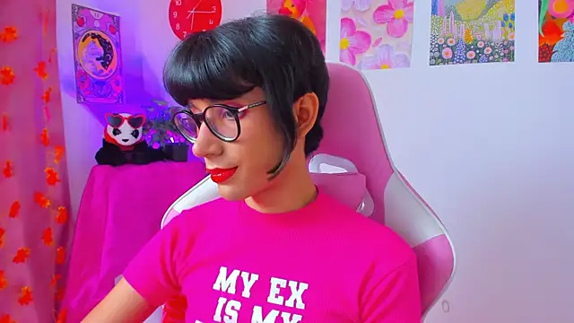 Madeline 21 online show from April 2026 12:13:01 PM