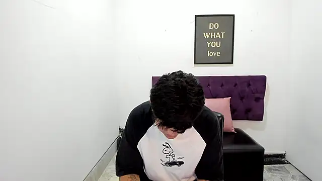 TomBoy Natali online show from April 2026 07:00:01 PM