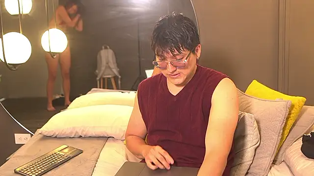 Mia and Belmonth online show from March 2026 06:47:02 PM