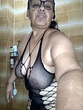 Roxy 77 online show from April 2026 10:27:01 PM