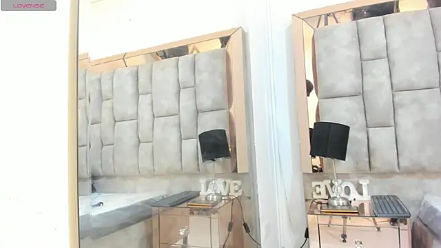 Titan Moreno  online show from April 2026 01:37:01 PM