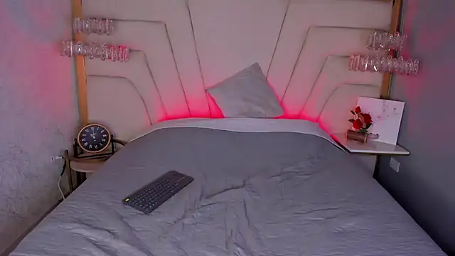 hollannd  online show from July 2026 01:08:02 PM