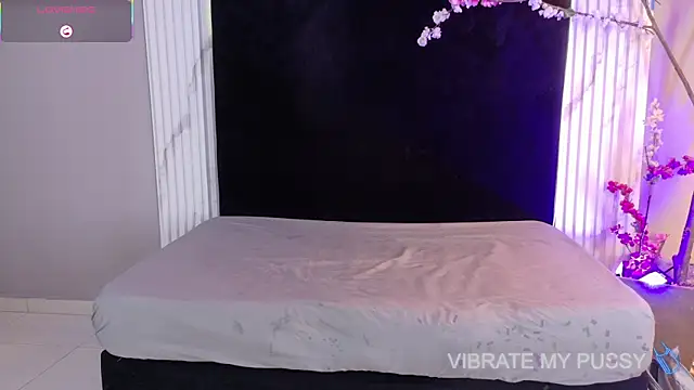 Danteandviolete cr online show from April 2026 11:27:01 AM