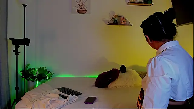 AlaiaRogers online show from March 2026 10:33:02 AM