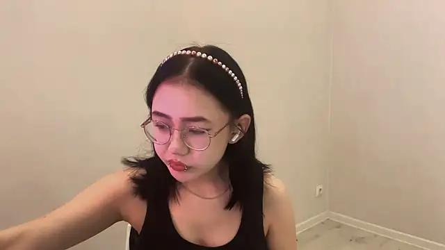 Snapshot of SolvedGlobe chatting on May 2026 01:07:01 PM SolvedGlobe online show from May 2026 01:07:01 PM