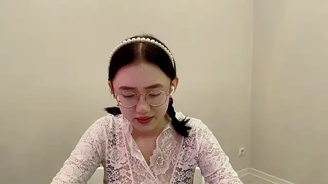 Snapshot of SolvedGlobe chatting on May 2026 02:03:01 PM SolvedGlobe online show from May 2026 02:03:01 PM
