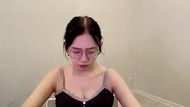 Snapshot of SolvedGlobe chatting on May 2026 01:07:02 PM SolvedGlobe online show from May 2026 01:07:02 PM