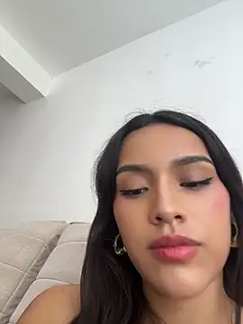 Snapshot of Mia-villalobos chatting on June 2026 03:33:01 PM Mia-villalobos online show from June 2026 03:33:01 PM