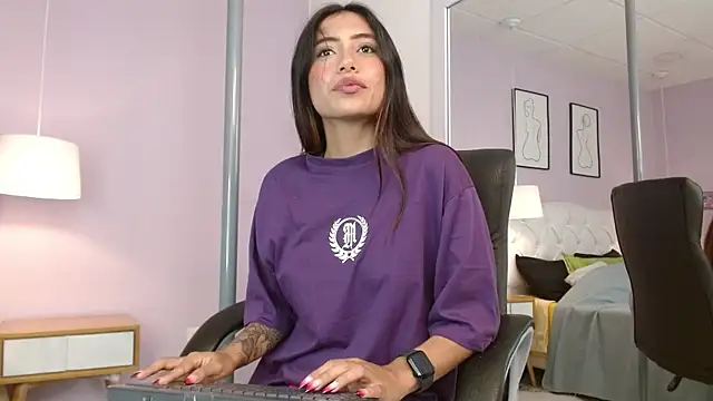 Cataleyaa23 online show from April 2026 09:39:33 PM