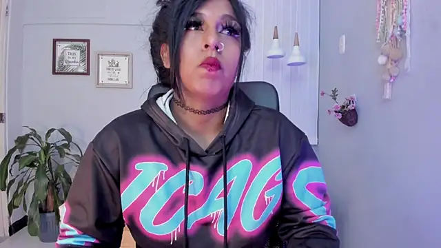 Nahomy Collins  online show from March 2026 07:22:02 PM