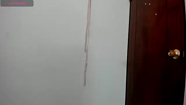 Nahomy Collins  online show from April 2026 02:20:01 AM