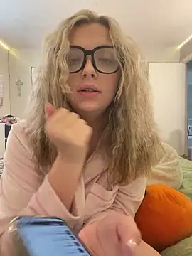 imkhloe online show from March 2026 10:42:01 PM